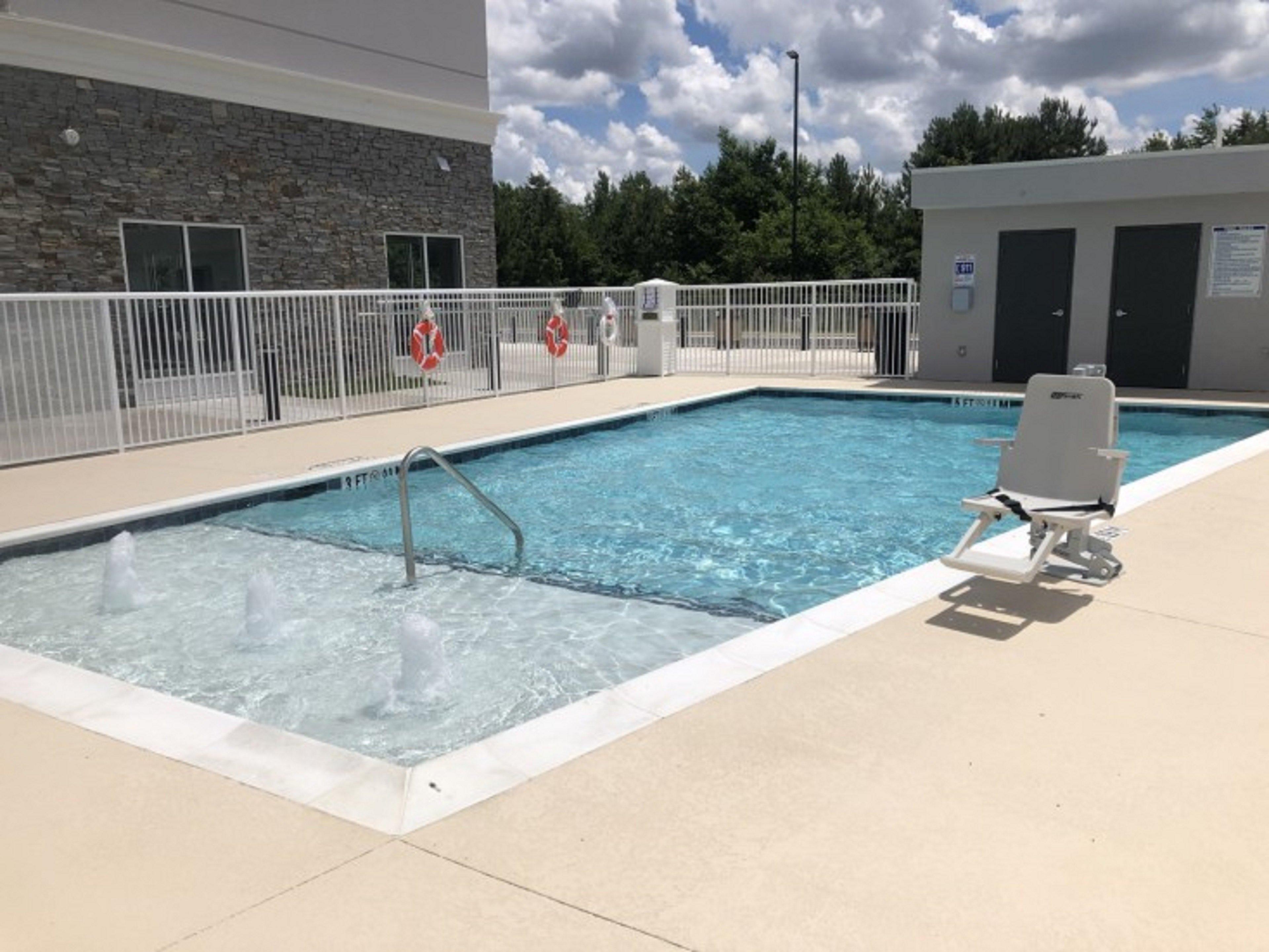 Holiday Inn & Suites - Fayetteville W-Fort Bragg Area By Ihg Buitenkant foto